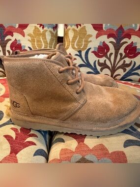 UGG Neumel lace up  Boots size 6